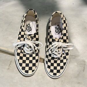 Women’s Vans Classic Checkered Design Sneaker! Brand New!  Size 7